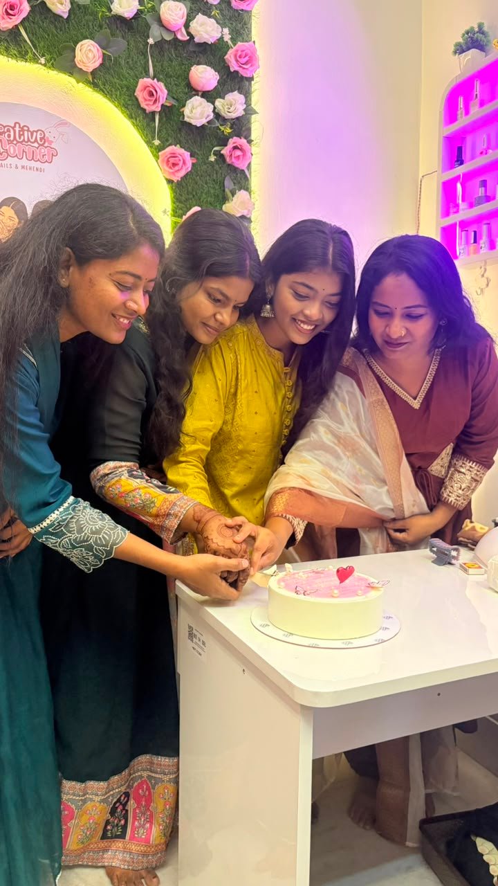 Salon celebration cake cutting